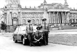 Экипаж п/п-ка Ненастьева в Западном Берлине во время выезда, август 1983 г.