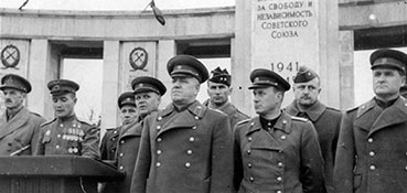 Торжественное открытие мемориала в Тиргартене 11 ноября 1945 г.