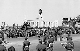 Последний совместный парад союзников 08.05.1946 г.