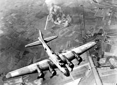 B-17G «Летающая крепость» наносит удар по заводам «Фокке-Вульф» в Мариенбурге 09.10.1943 г.