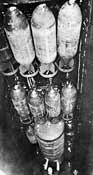 Вариант бомбовой загрузки «Ланкастера» с одной 4000-фунтовой и восемнадцатью 500-фунтовыми фугасными бомбами.