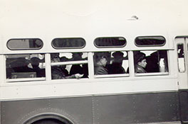 Автобус с советским караулом.