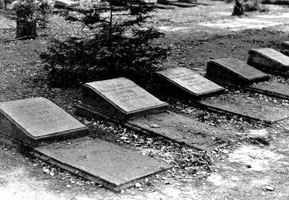 Именные захоронения советских воинов в Михендорфе.