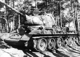 После косметического ремонта танк «Мать-Родина» готов к установке на постамент. 1965 г.