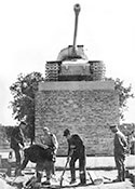 Строительство монумента, лето 1945 г.