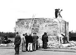 Взрыв и разбор постамента 15 мая 1955 г.