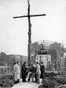 Новый крест, установленный в 1954 г.