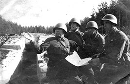 Командир полка майор Кузьмин Е. С. ставит боевую задачу, 1942 г.