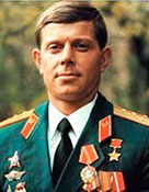 Герой Советского Союза капитан С. Н. Гущин.