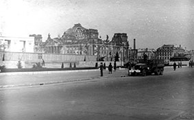 Строительство мемориала, 1945 г.