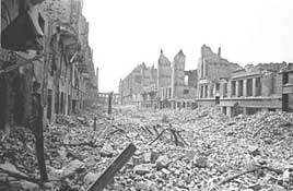 Улица Кройцброк после бомбардировки.