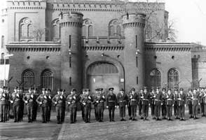 Караулы СССР (начальник караула ст. л-т Фомин) и США у главных ворот тюрьмы Шпандау.