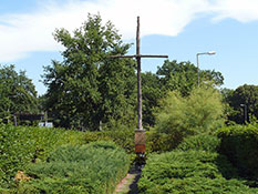 Памятный крест в Целендорфе.