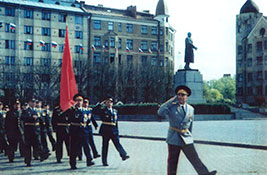 Н. П. Гусев во главе колонны ветеранов 30 гв. АК. Выборг, 9 мая 2005 г.