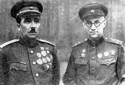 И. И. Федюнинский и главный хирург фронта полковник медицинской службы А. А. Вишневский.